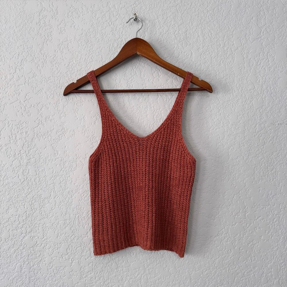 moon & madison rust red cropped crochet tank top size medium